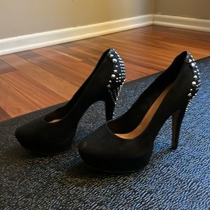 Used black Vince Camuto pump heels